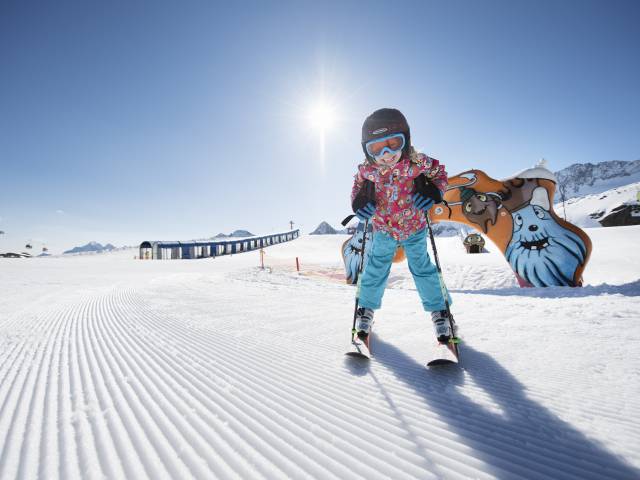 Kind beim Ski fahren lernen