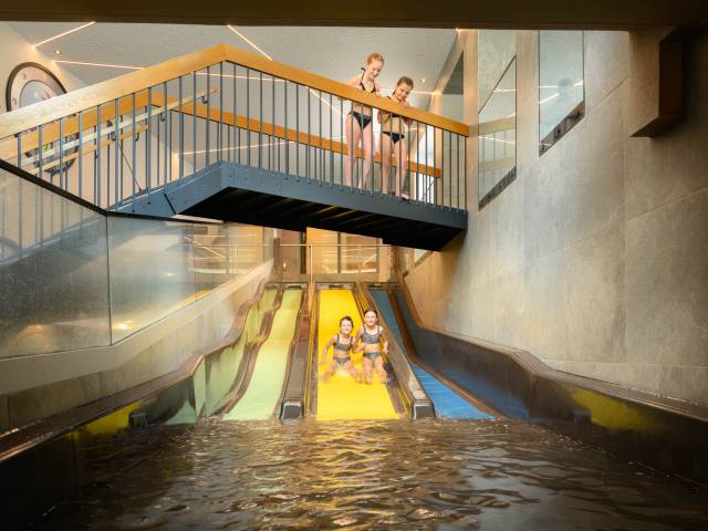 indoor Wasserrutschen im Hotel Kindl
