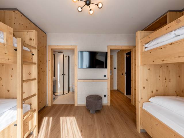 Familiensuite Premium Zirbe mit privatem Innenhof - Alpenhotel Kindl