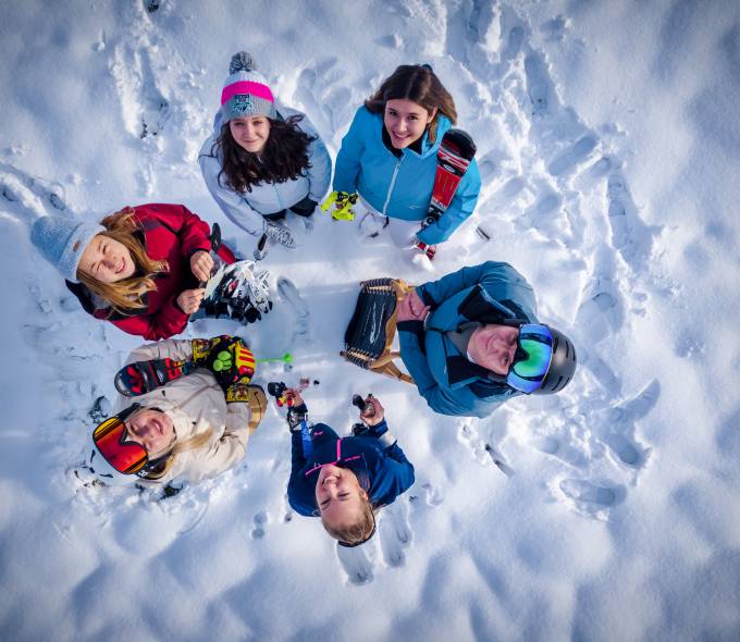 Hotel Kindl Team im Schnee