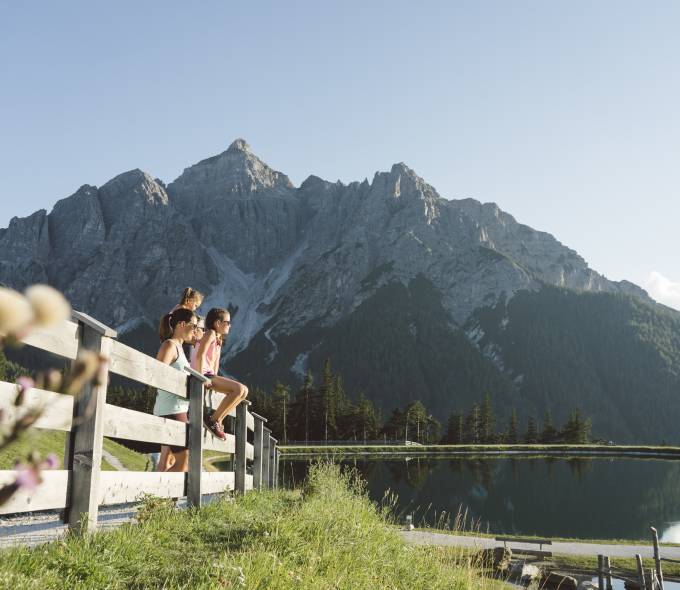 Urlaub in Tirol - Berglandschaft mit See