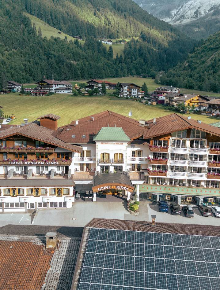 Environmentally friendly travel : Through the Stubai Valley with our shuttle - Alpenhotel Kindl